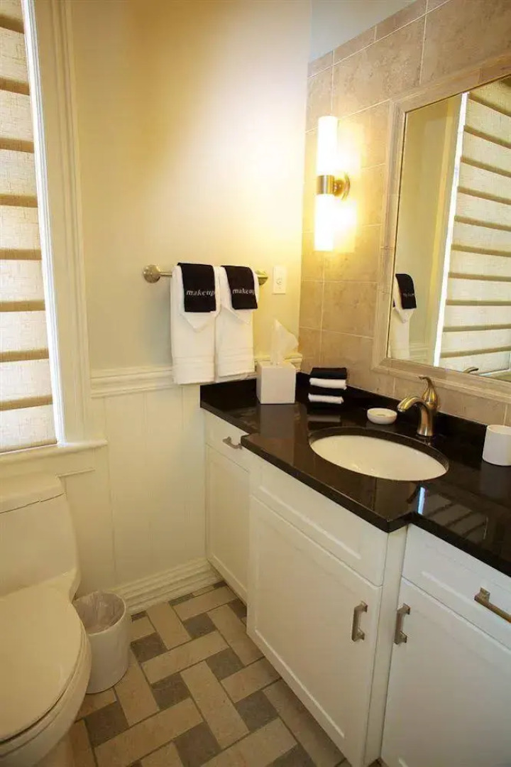 The Guesthouse at the Norwalk Inn