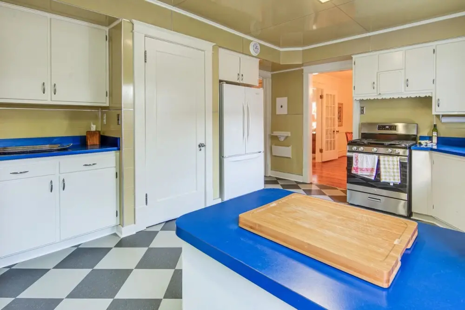 Charming & Spacious Olean Home w/ 2 Fireplaces