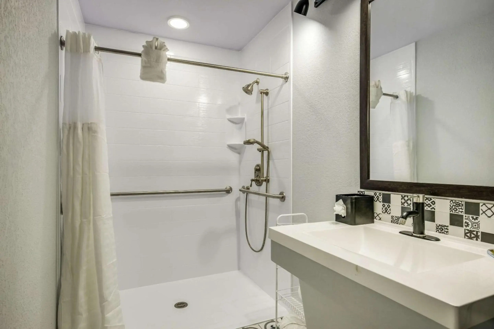 Clarion Pointe Tallahassee-State Capitol