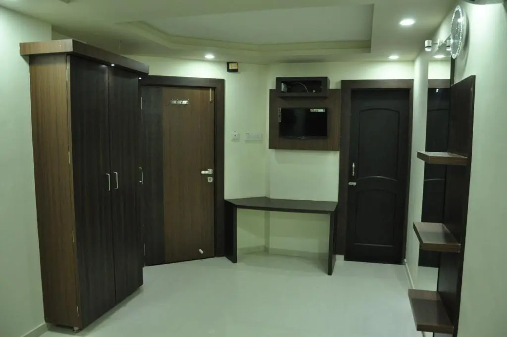 Shivdhara Hotel & Residence