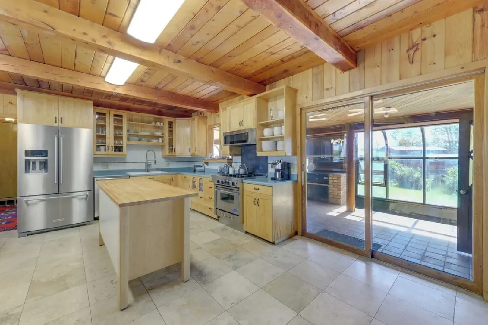 Spacious Pinedale Home w/ Mountain Range View