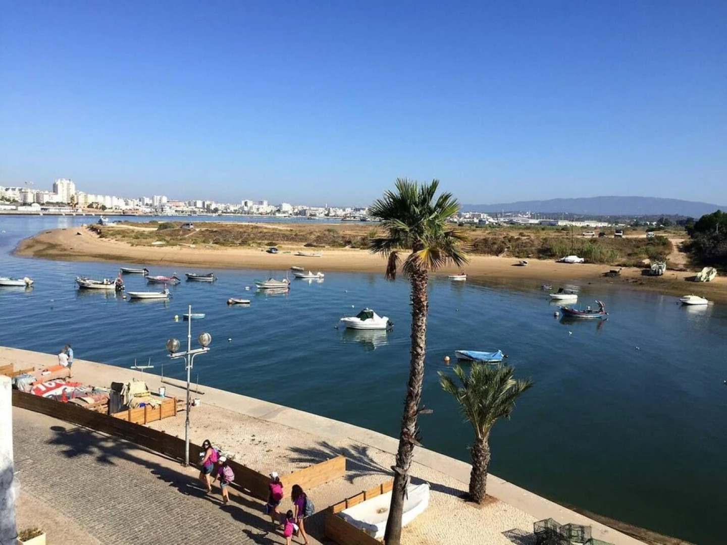 Waterfront, big Terrace, hot tub & 200 m to Beach