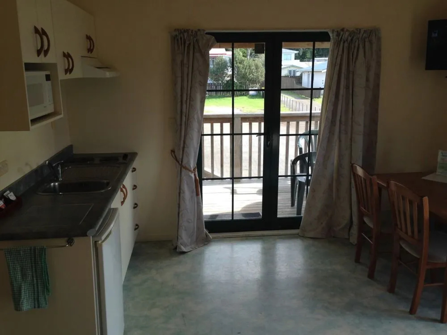 Beach Motel and Cabins