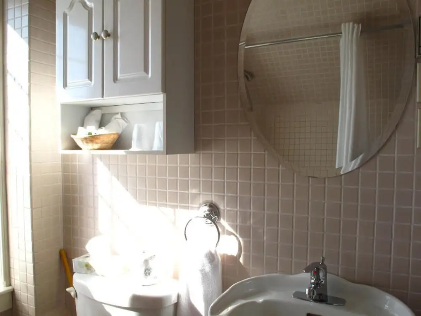 Brigantine Inn & Suites