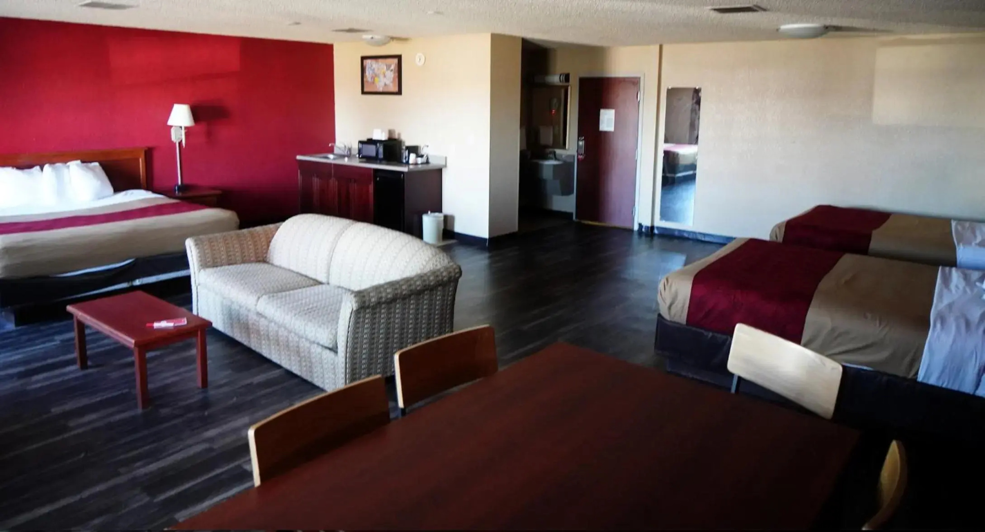 Econo Lodge Inn & Suites Kearney