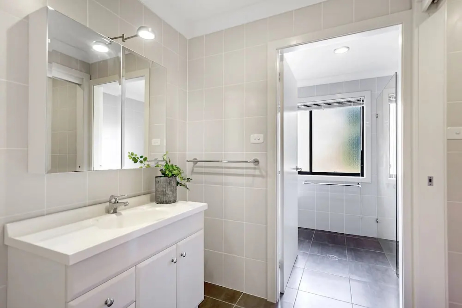 Indah Pantai, 84 Lentara Street