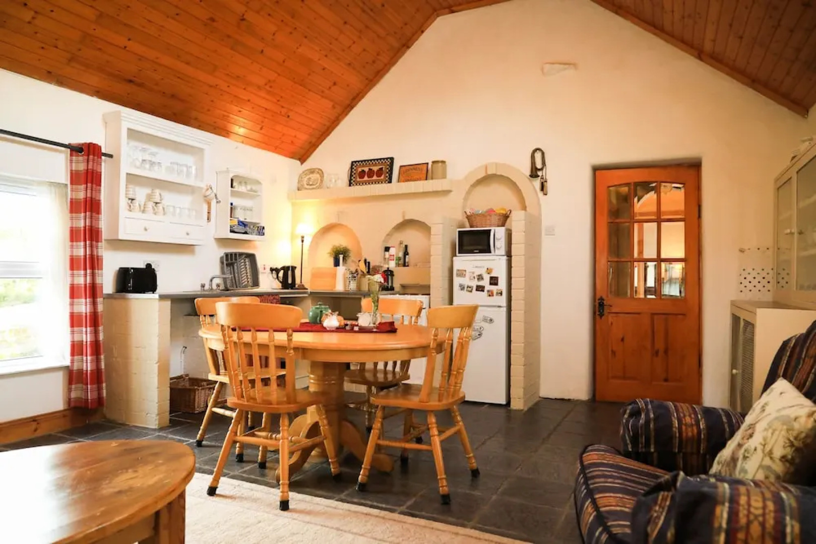 2 Bedroom Cottage Wisteria Cottage in Ballyconnell