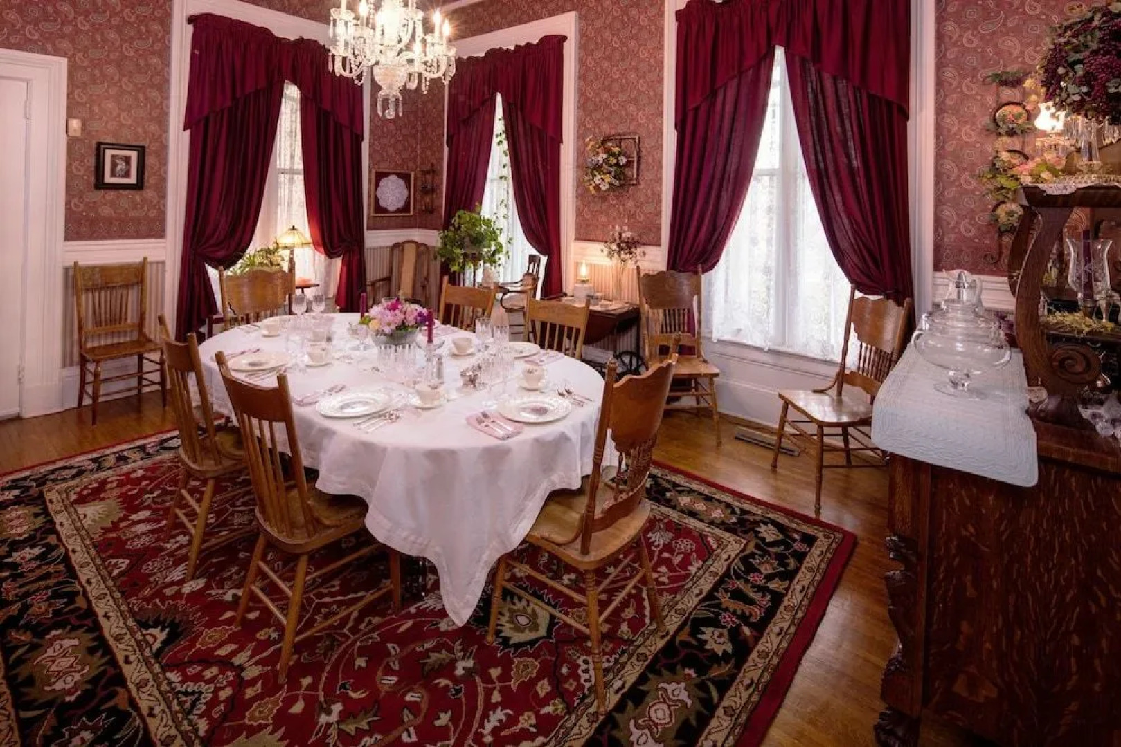 The Steamboat House Bed & Breakfast