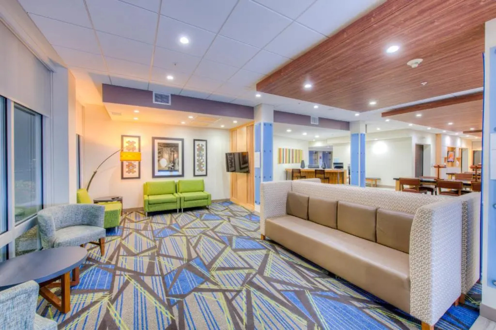 Holiday Inn Express & Suites Remington by IHG