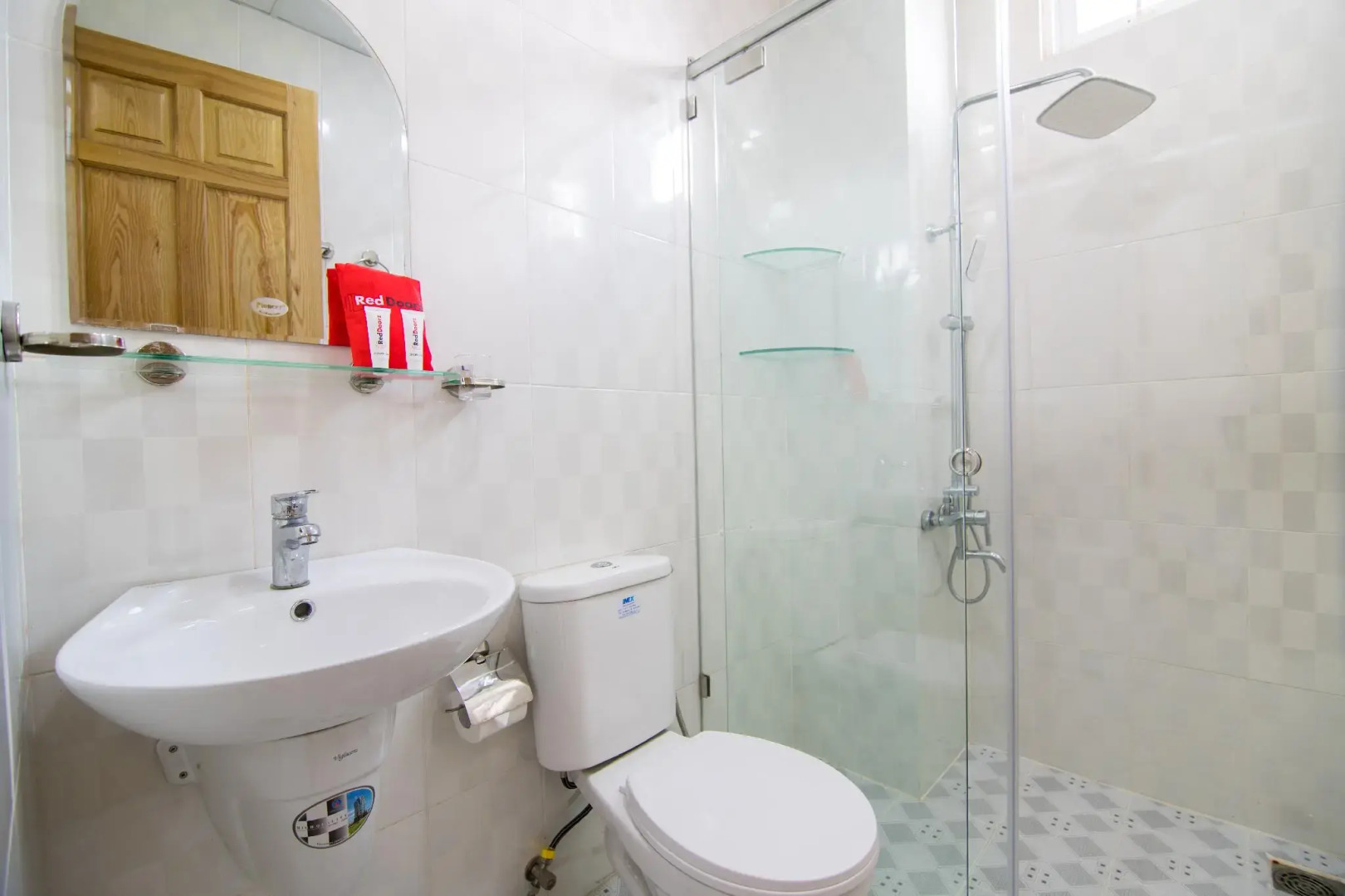 RedDoorz Plus near Nguyen Hue Walking Street