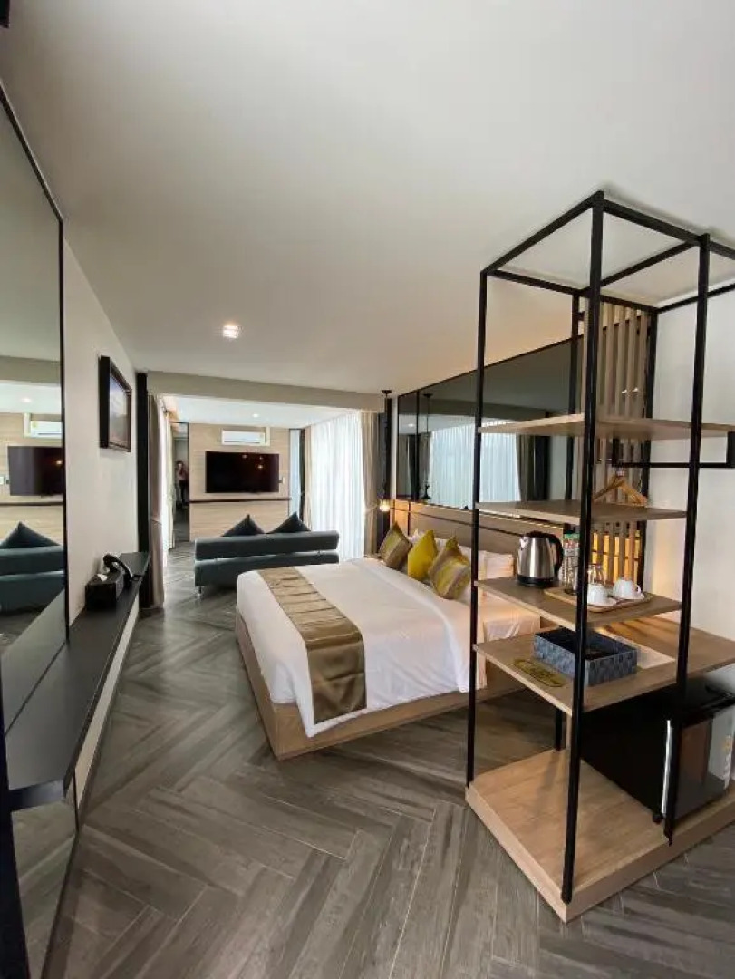 The Gold Living Life