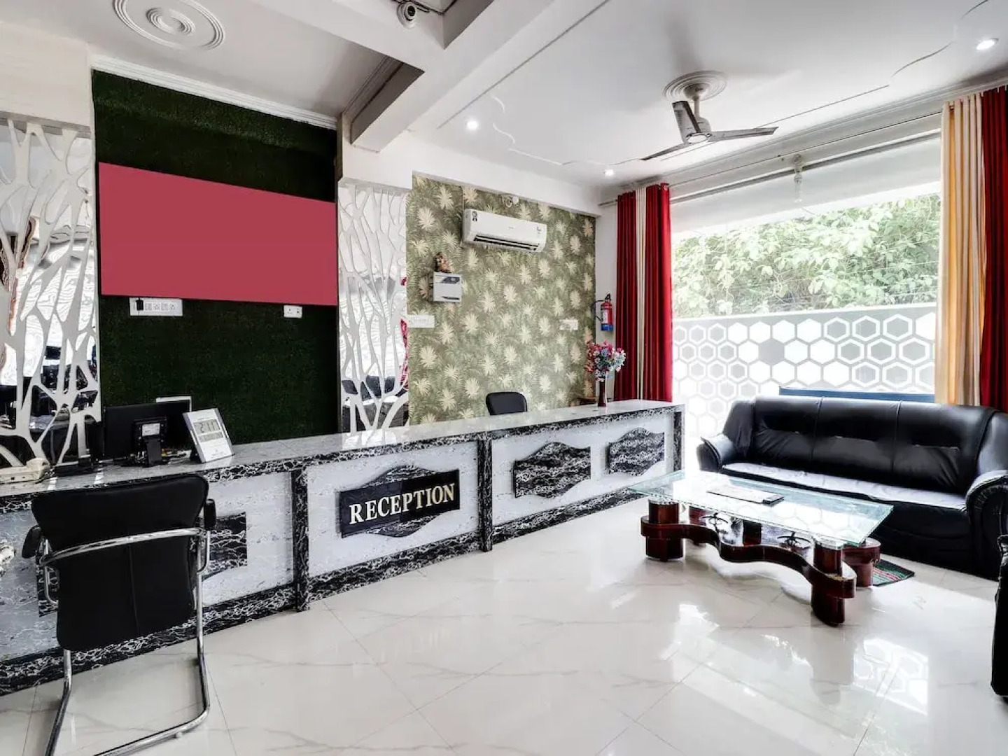 OYO 45399 Hotel Legacy Rbl