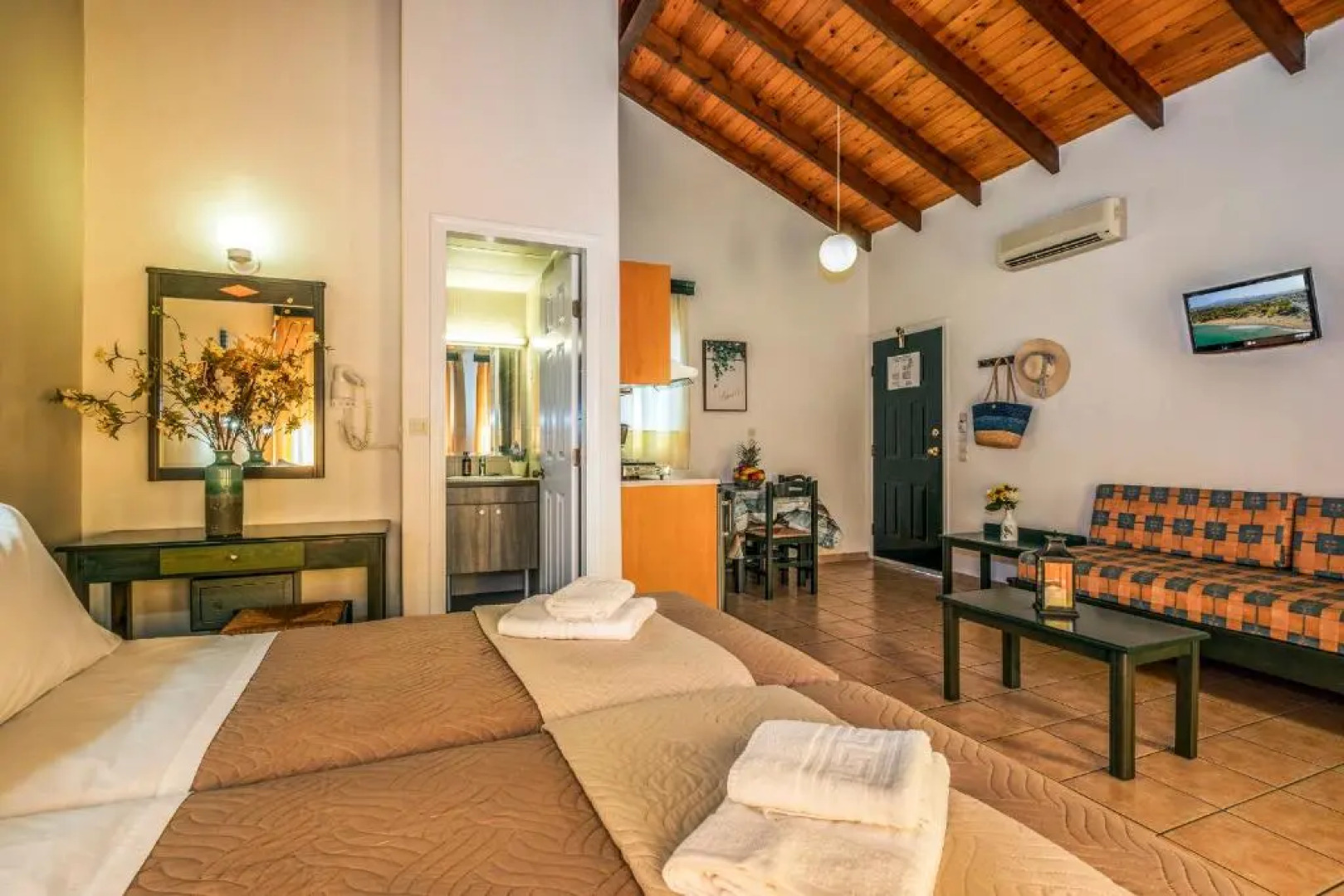 Theos Holidays Apartments