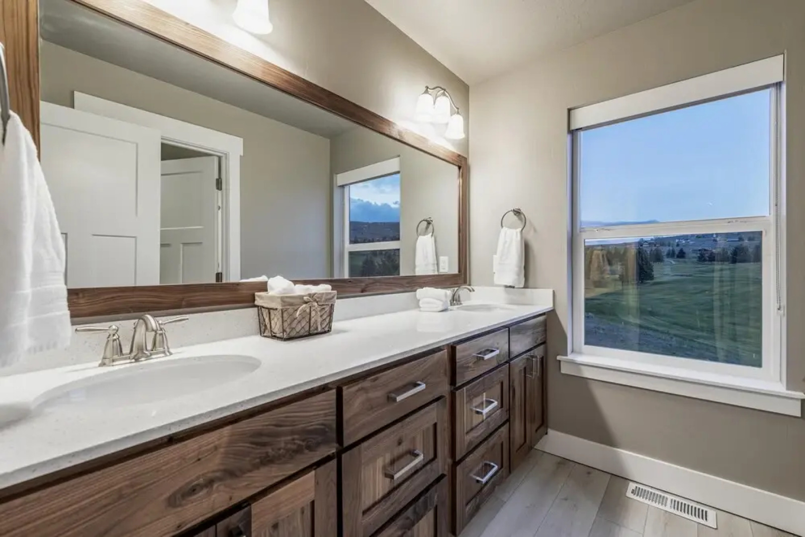 Beautiful Parade Home Overlooking Bear Lake Golf Course and Bear Lake - Sleep 34