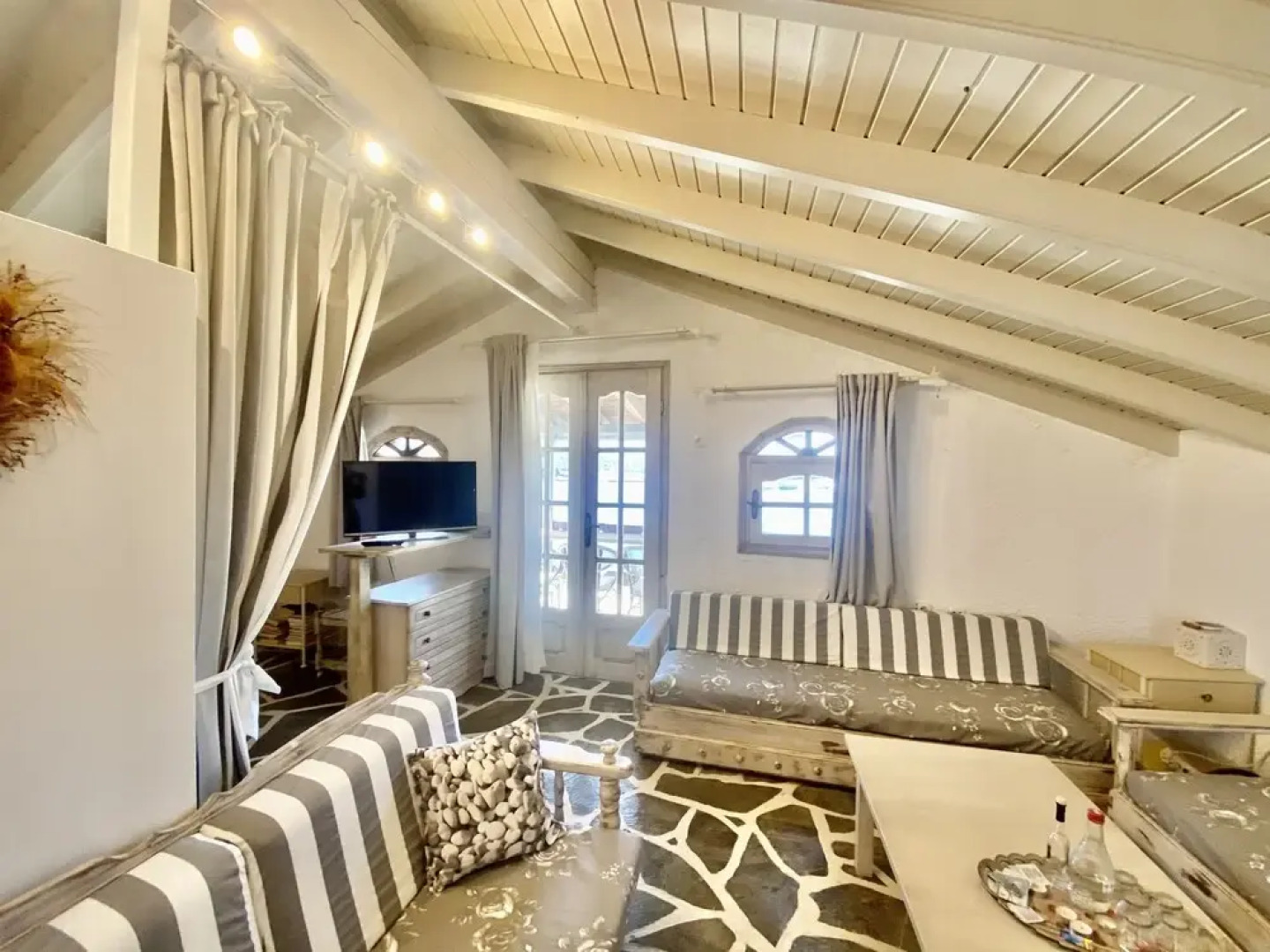 Sybota Seaside Retreat - Chique Marina Loft