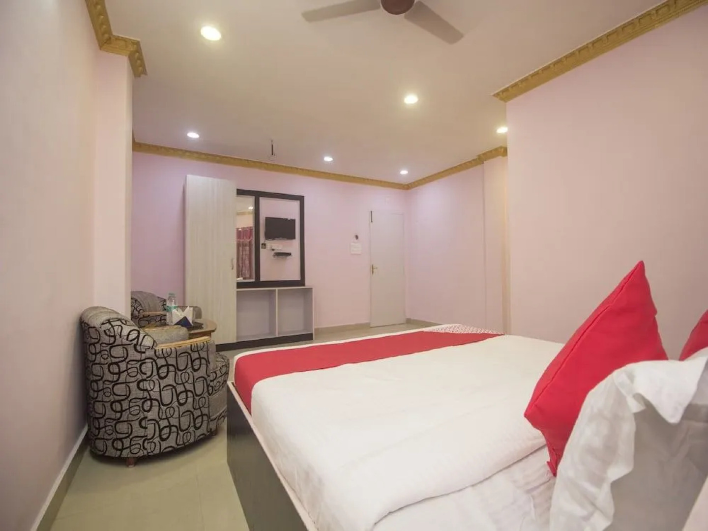 Oyo 17215 Garg Residency