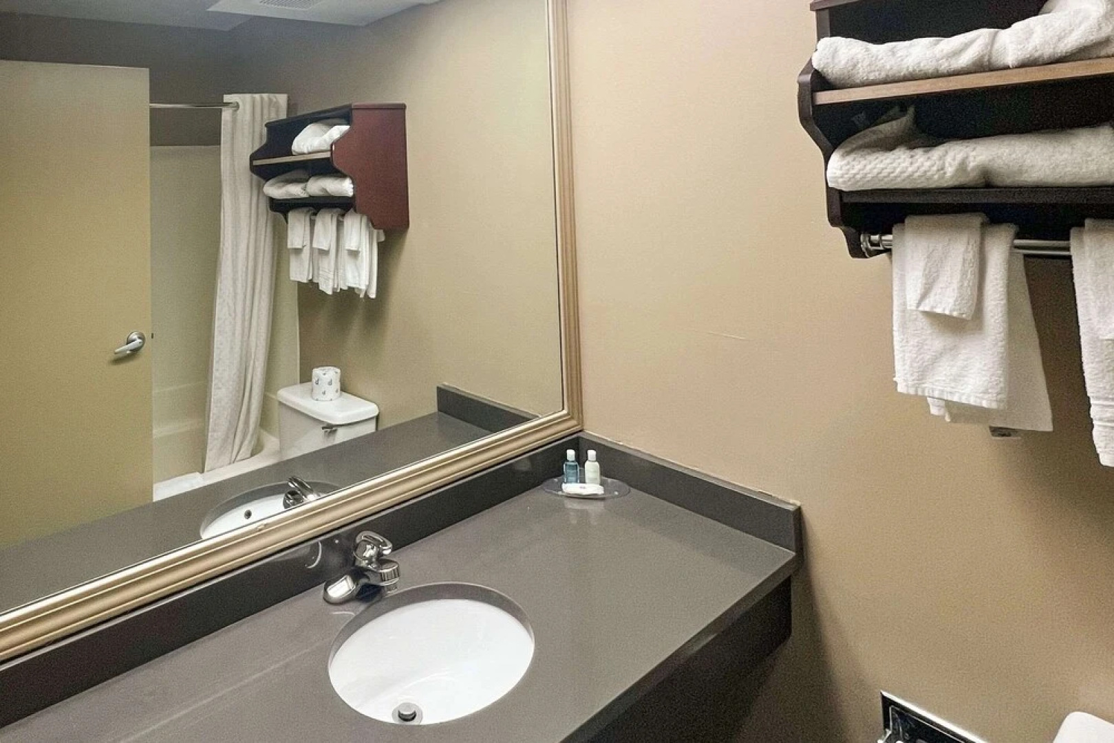 Days Inn By Wyndham Muskegon