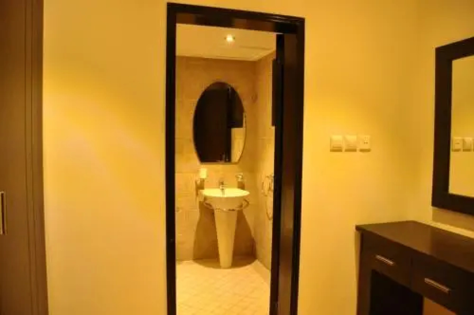 Holiday Plus Hotel Suites