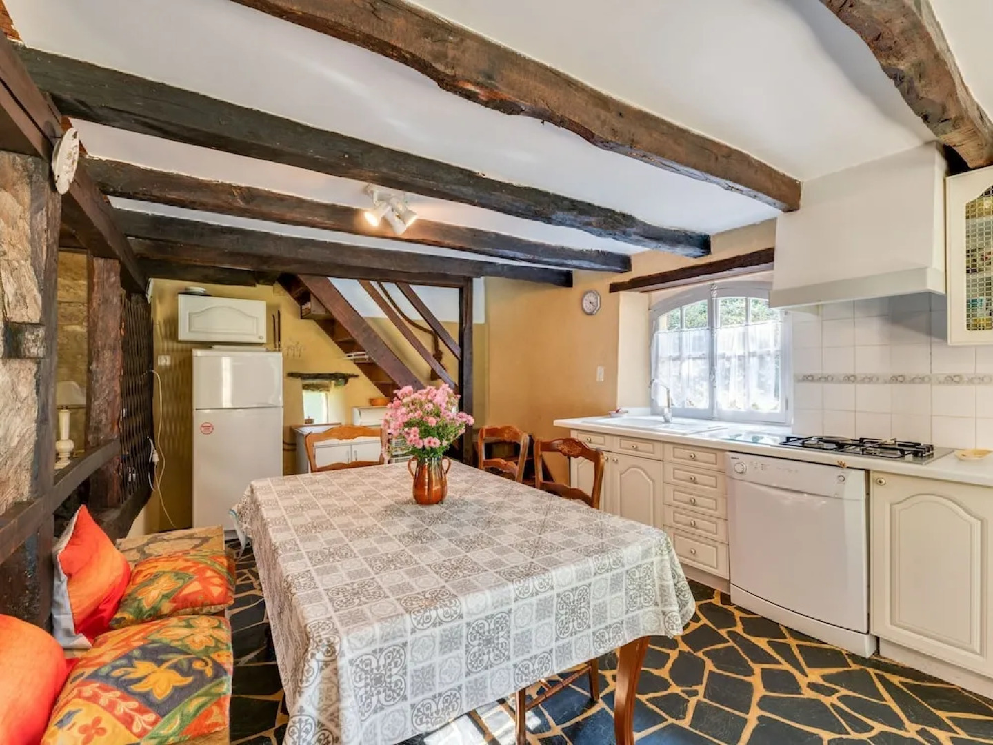 Luring Holiday Home in Incorrect With Garden