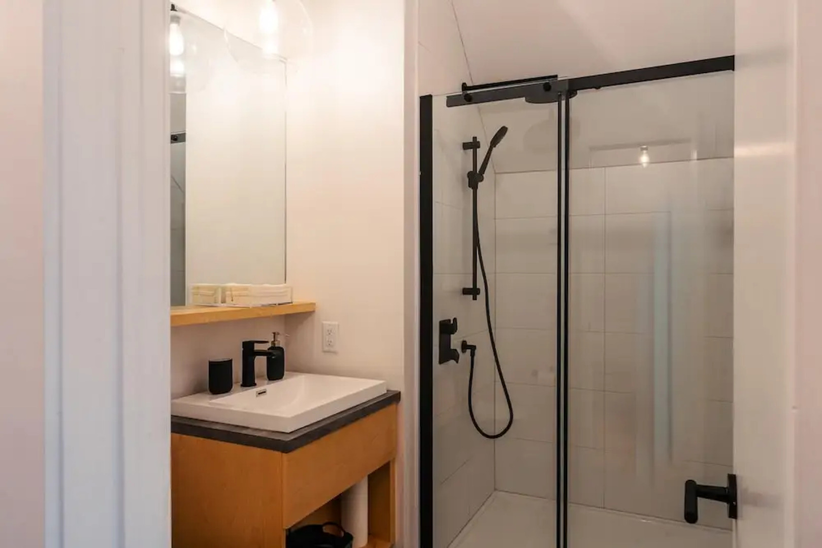 Bright Chalet With hot tub and Indoor Sauna