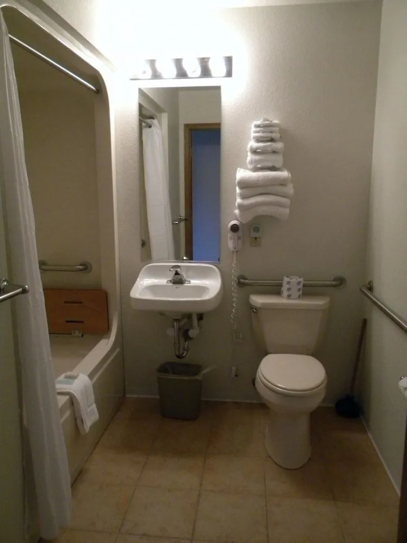 Nader's Motel & Suites