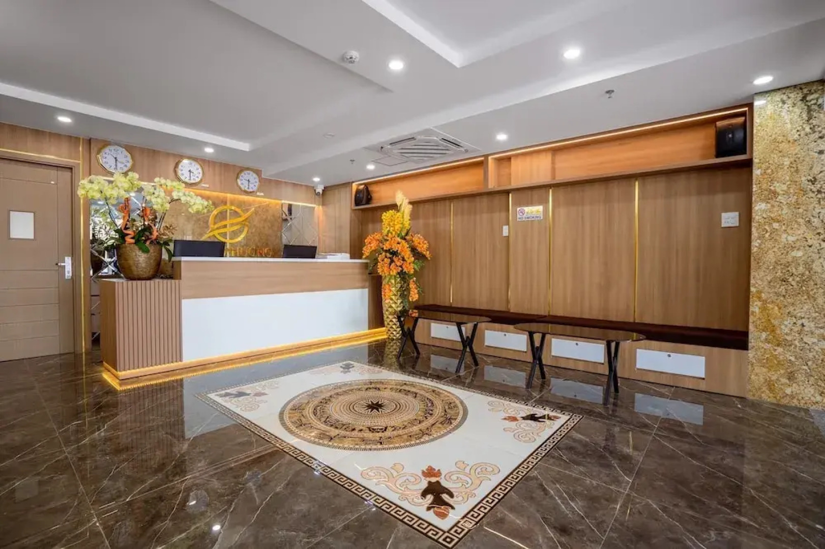 Đông Phương Hotel & Restaurant