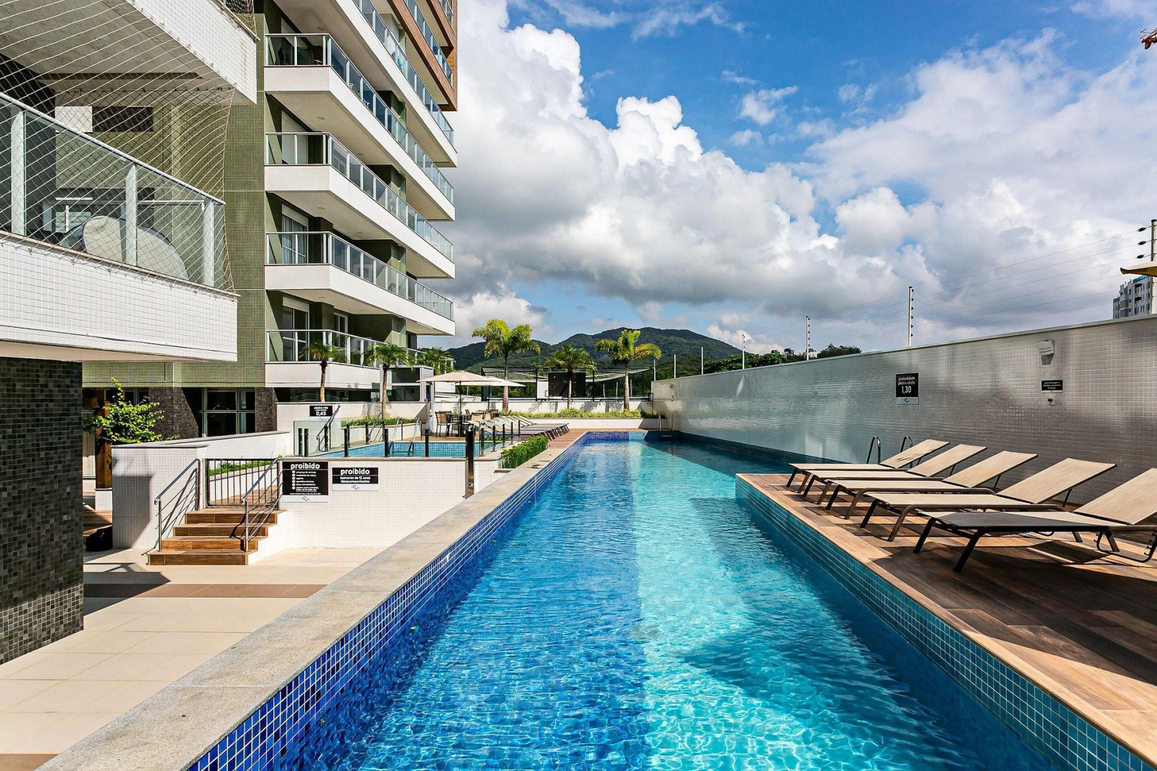 Apto novo e sofisticado a 150m Praia Brava ABC201