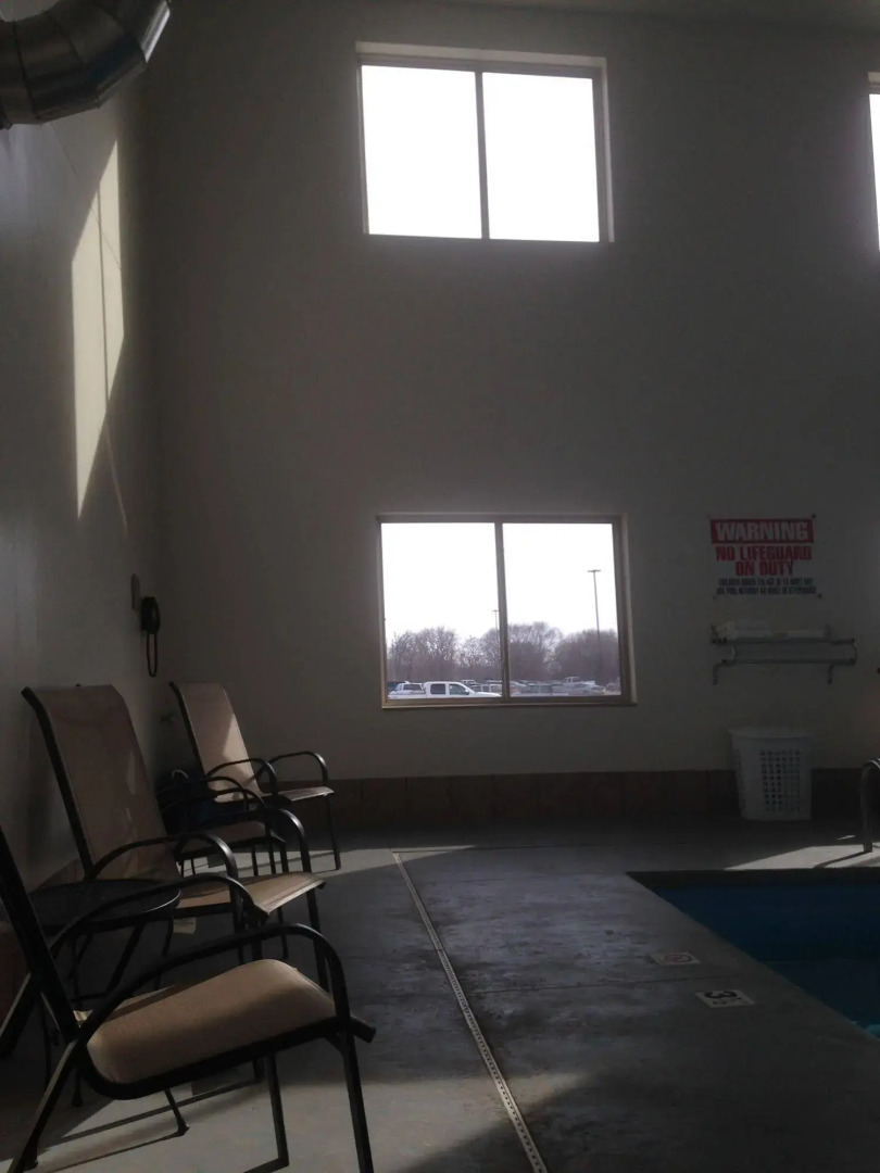 Edgewood Hotel & Suites