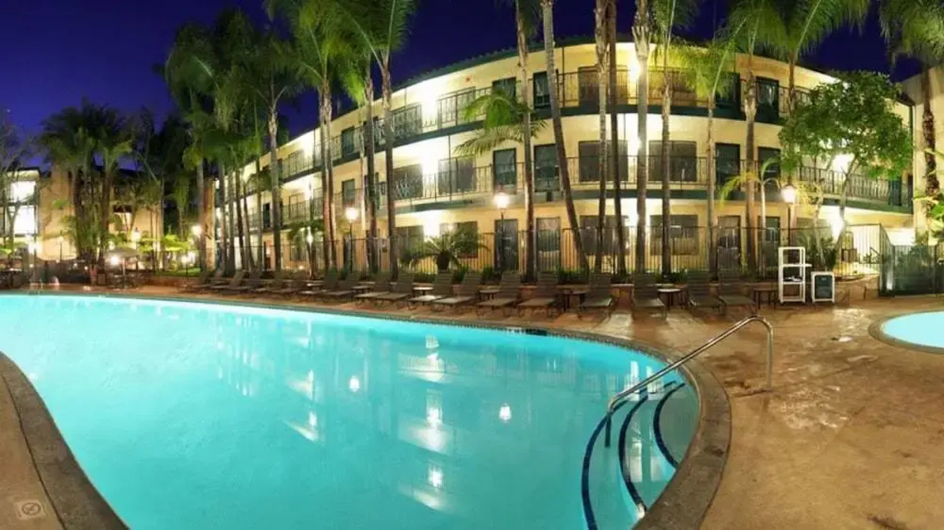 Radisson Suites Covina