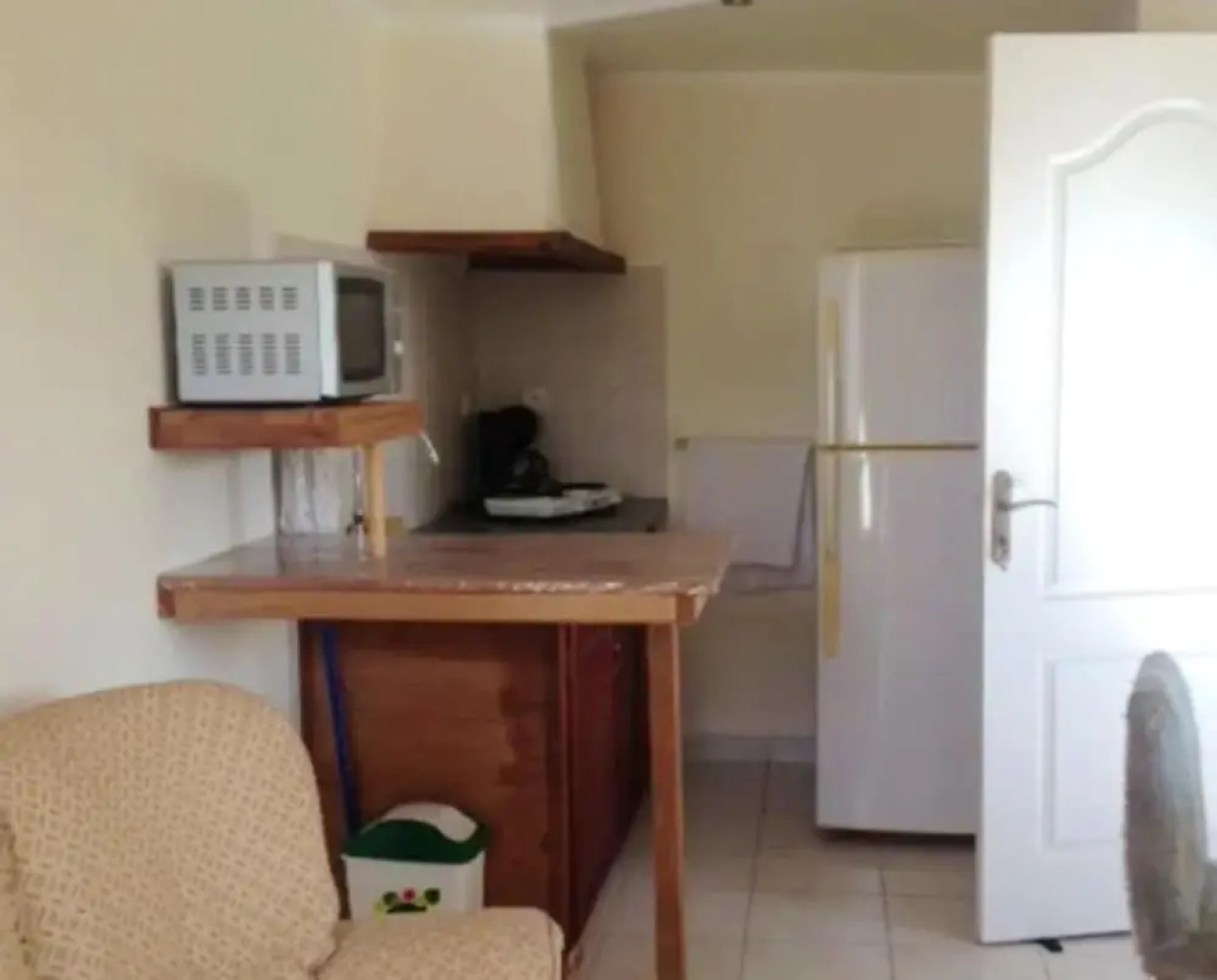 Studio in Triolet, With Enclosed Garden and Wifi Near the Beach