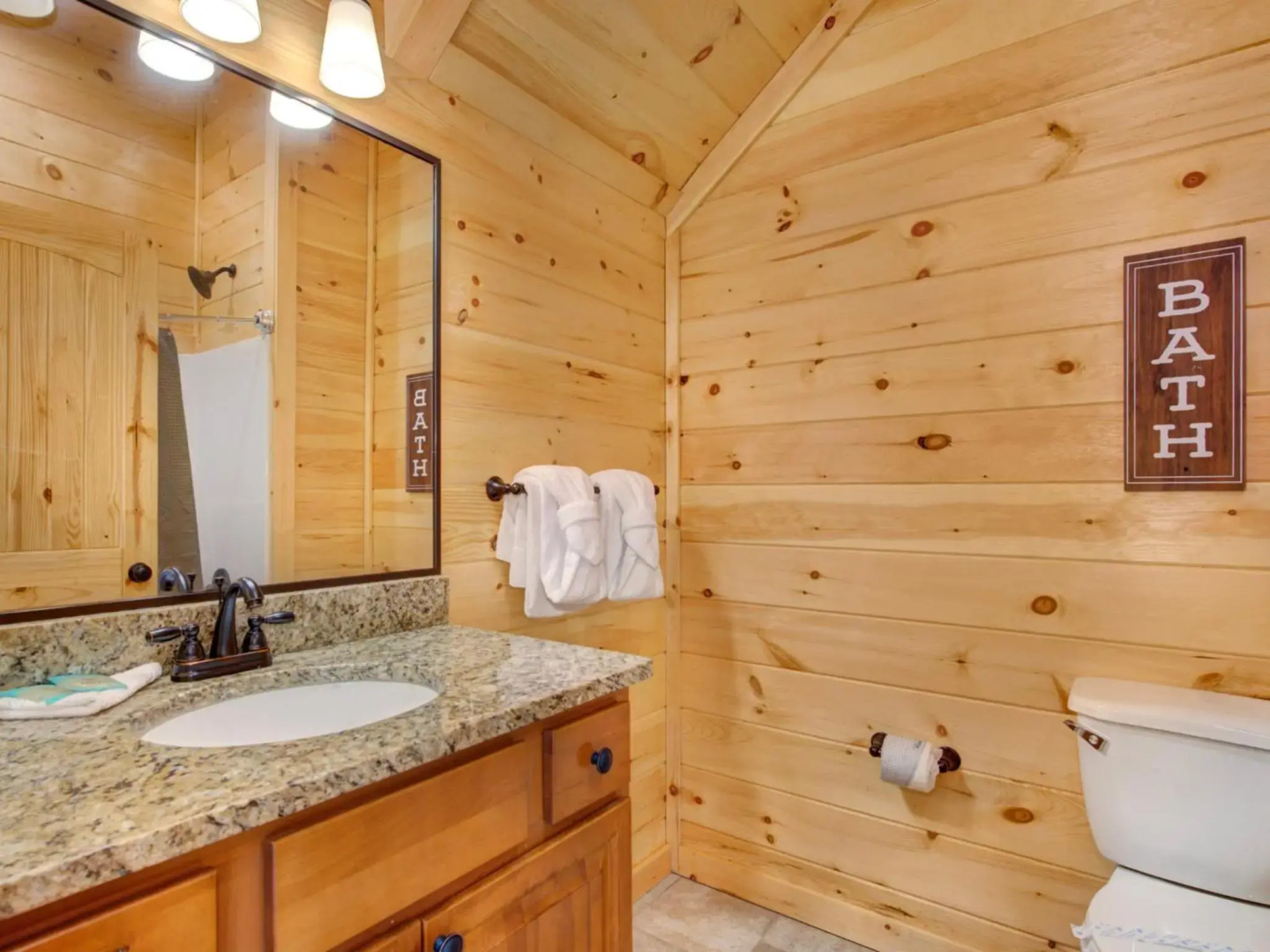 Gatlinburg Escape, 5 Bedrooms, Hot Tub, Arcade, Game Room, Sleeps 16