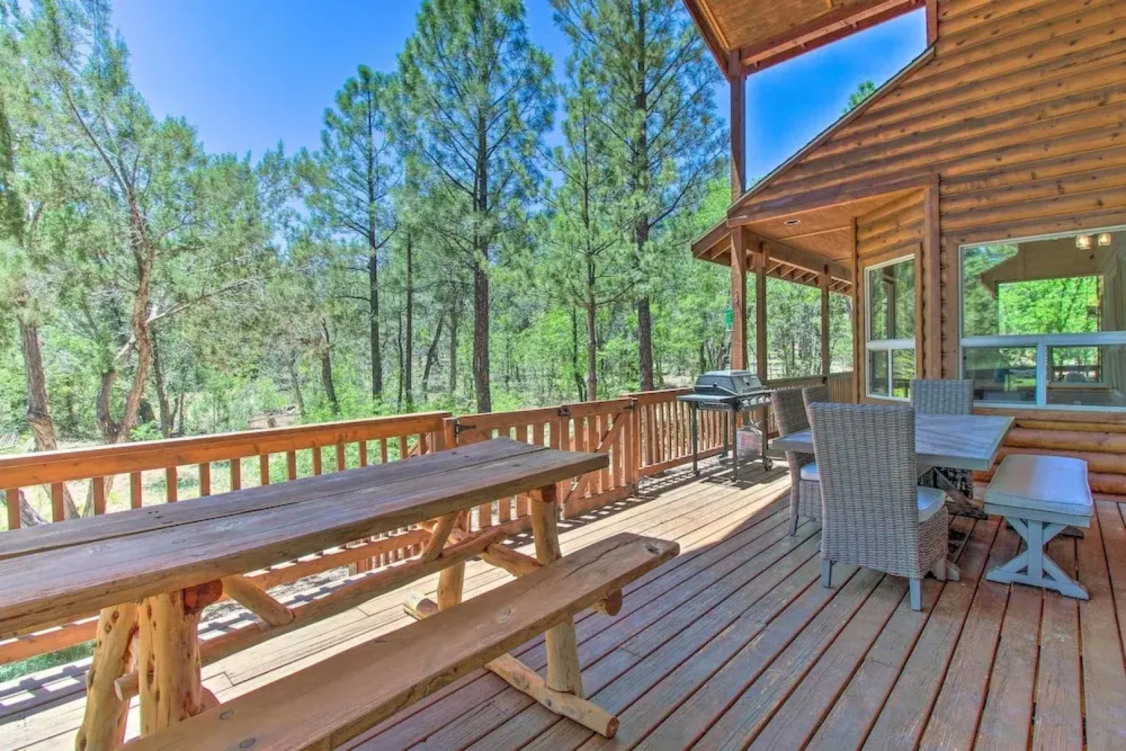 Deck, Grill & Fire Pit: Spacious Show Low Hideaway