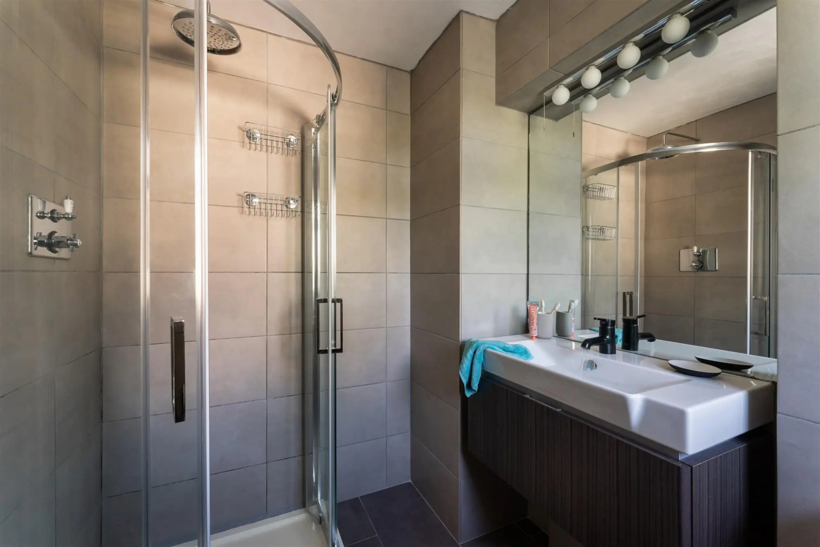 Haldon View - Characterful Cottage Boasts Stunning Countryside Views and hot tub