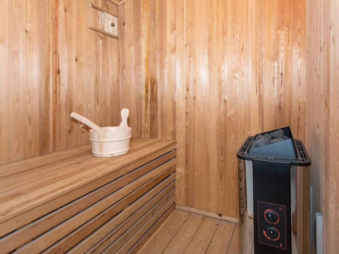 Spacious Holiday Home With Sauna in Hvide Sande