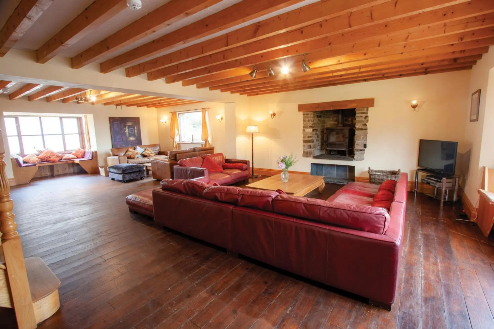 The Lake House Retreat - 7 Bedroom Holiday Home - Sleeps 20 - Southgate