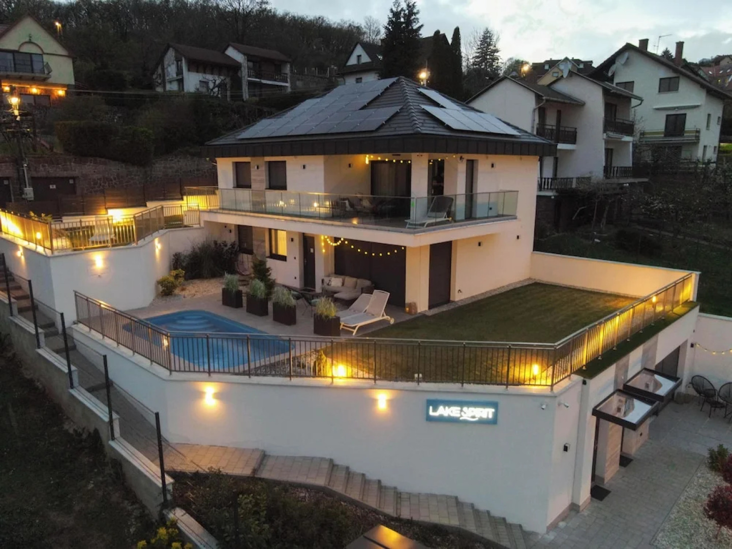 Lake Spirit Boutique Apartments