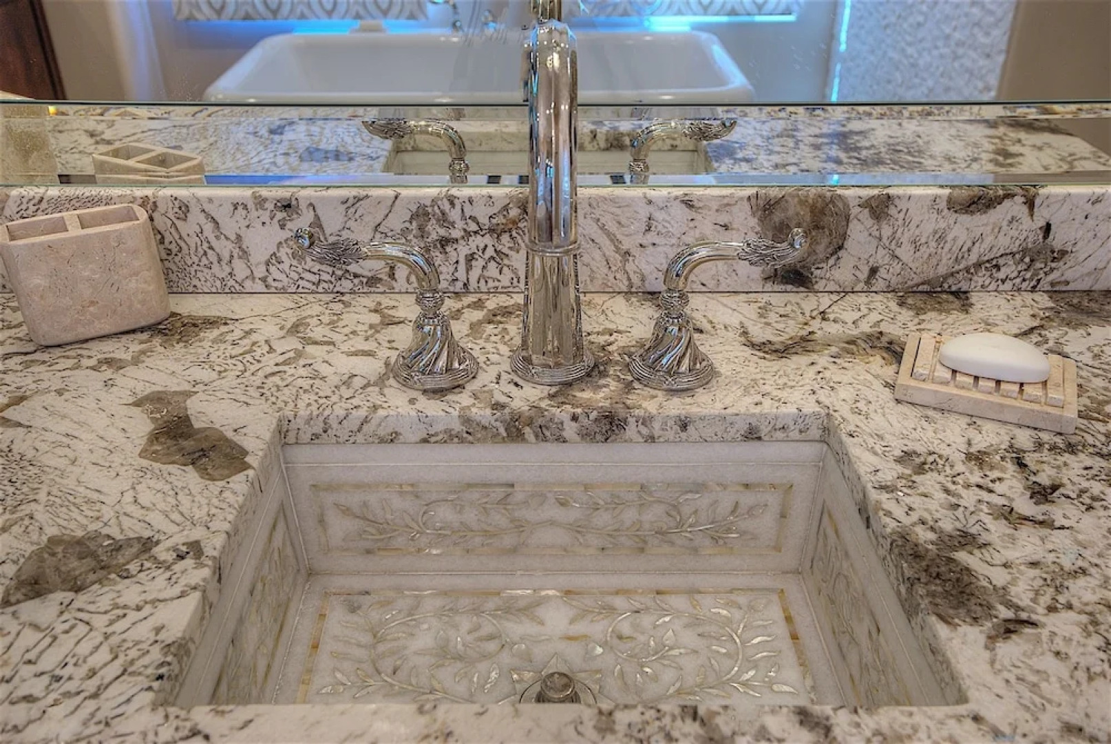 Palisades Estate 5 BR by Casago