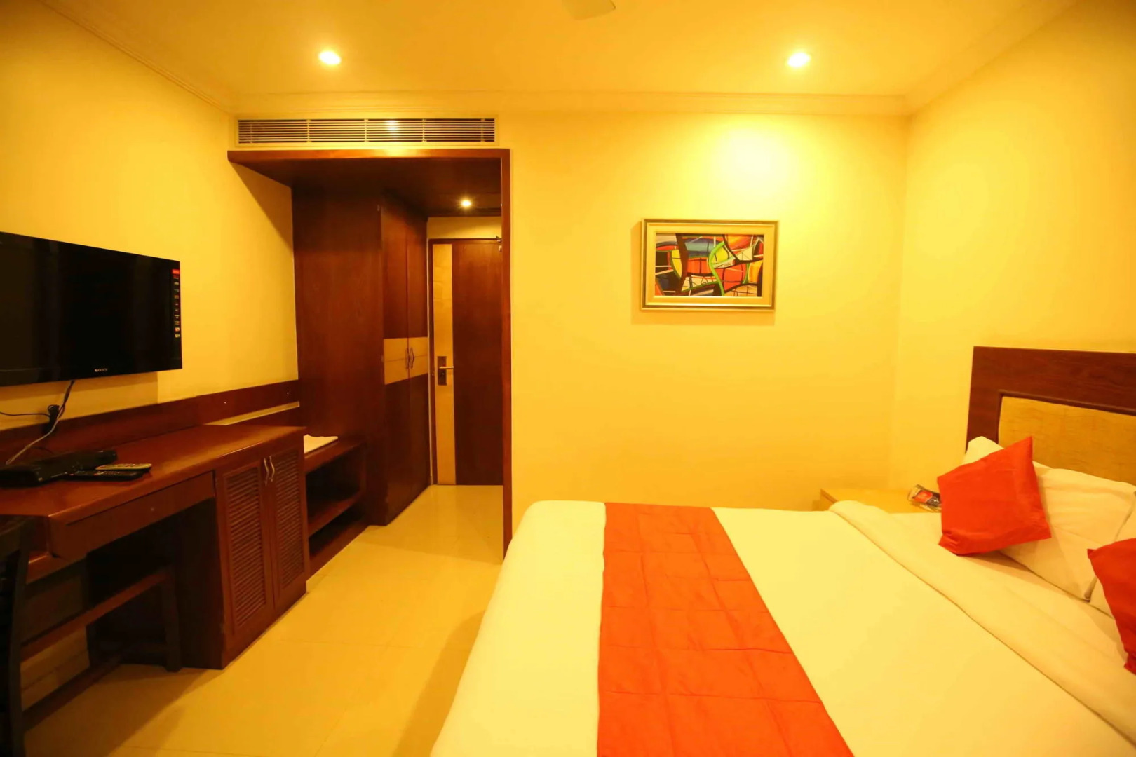 OYO Premium Brigade Road 2