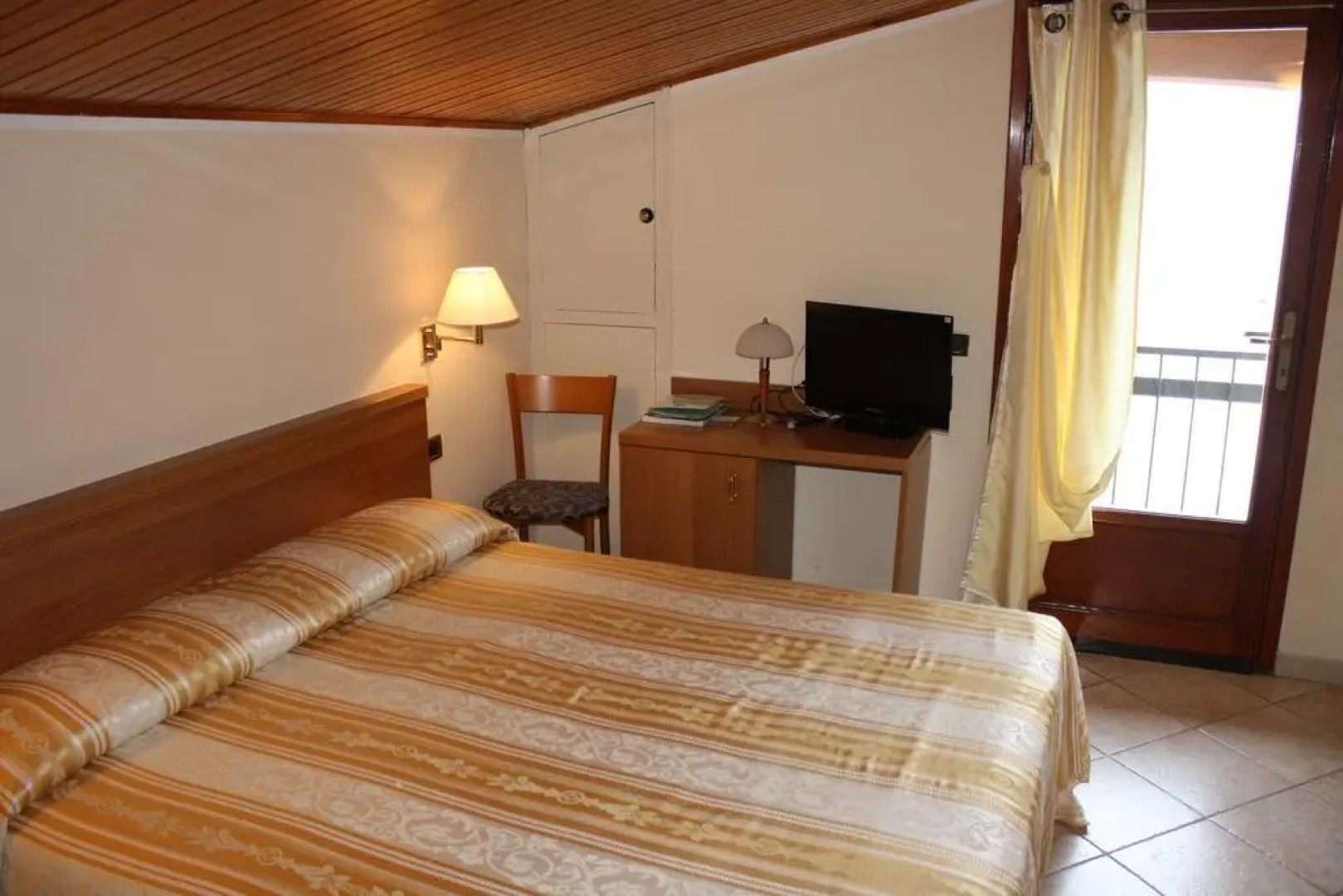 Albergo Ristorante Punta DellEst