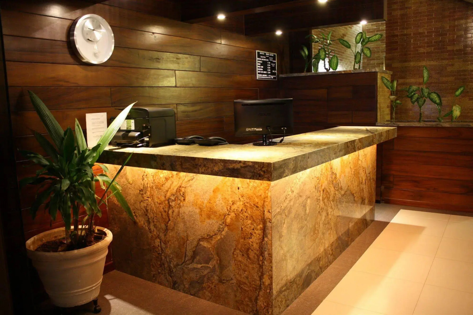 Hotel Porto Allegro - Near Malecon