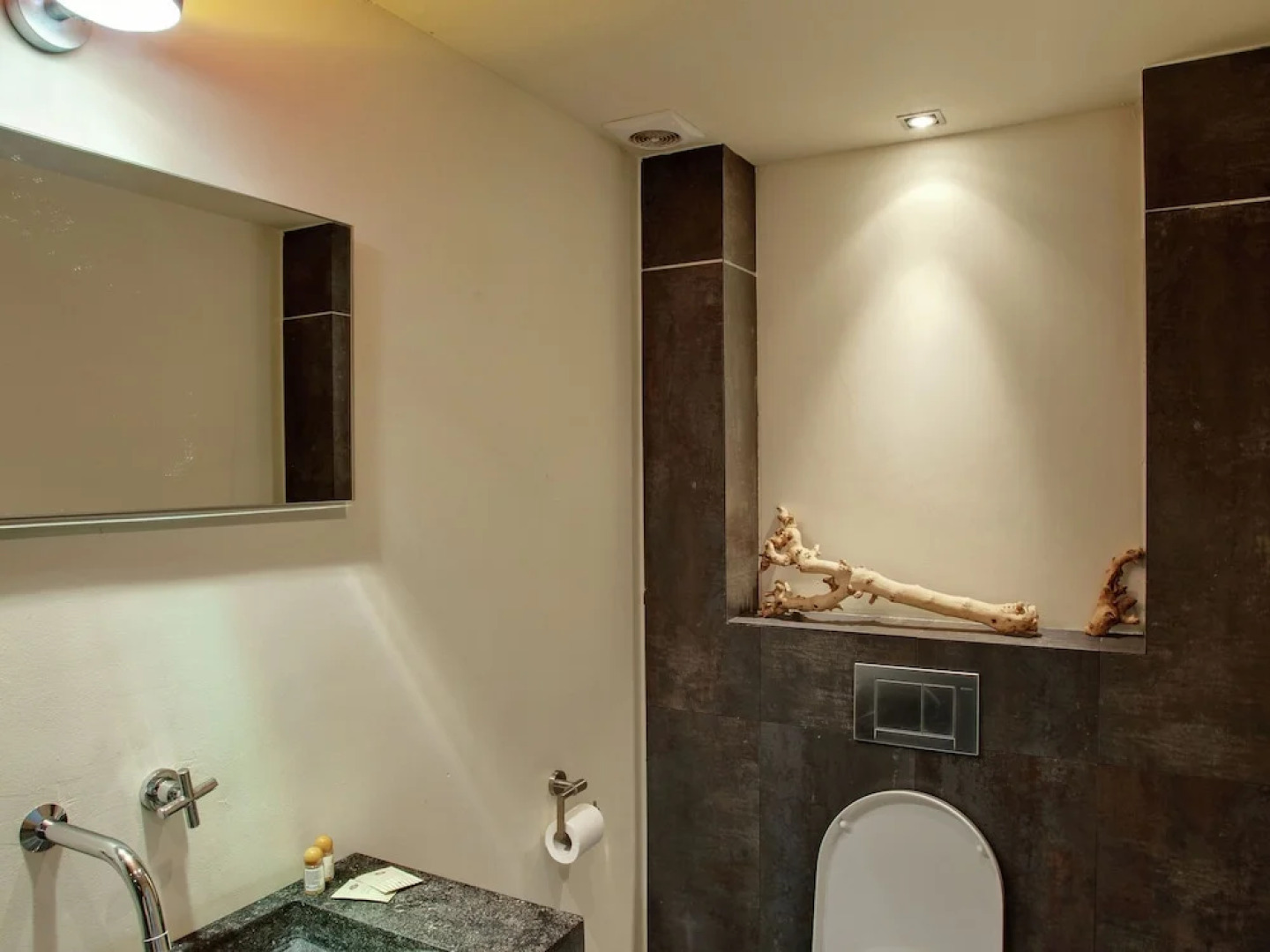 Lush Holiday Home in Oeffelt with 2 Saunas & Hot Tubs