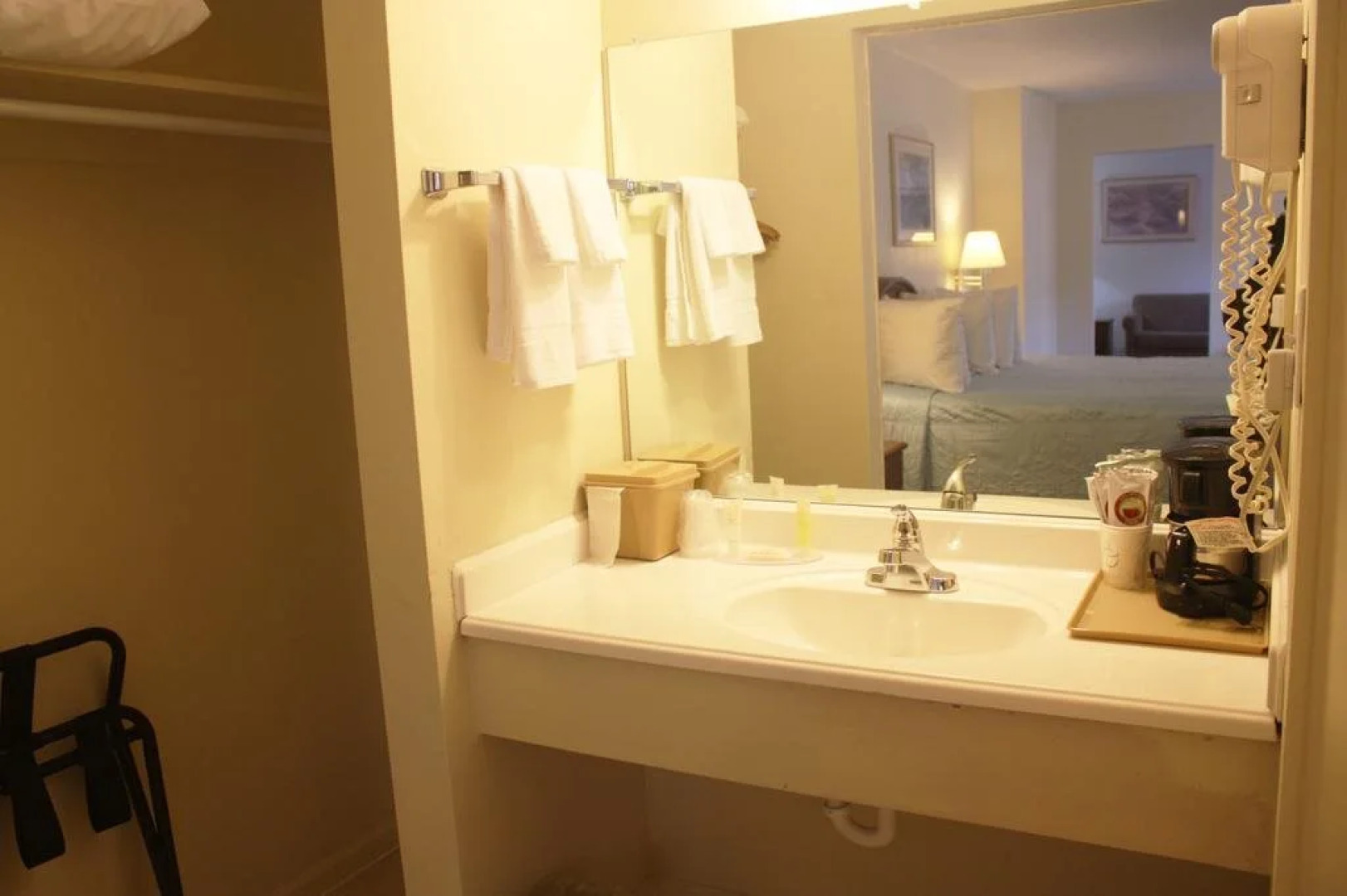 Main Street Lodge and Suites