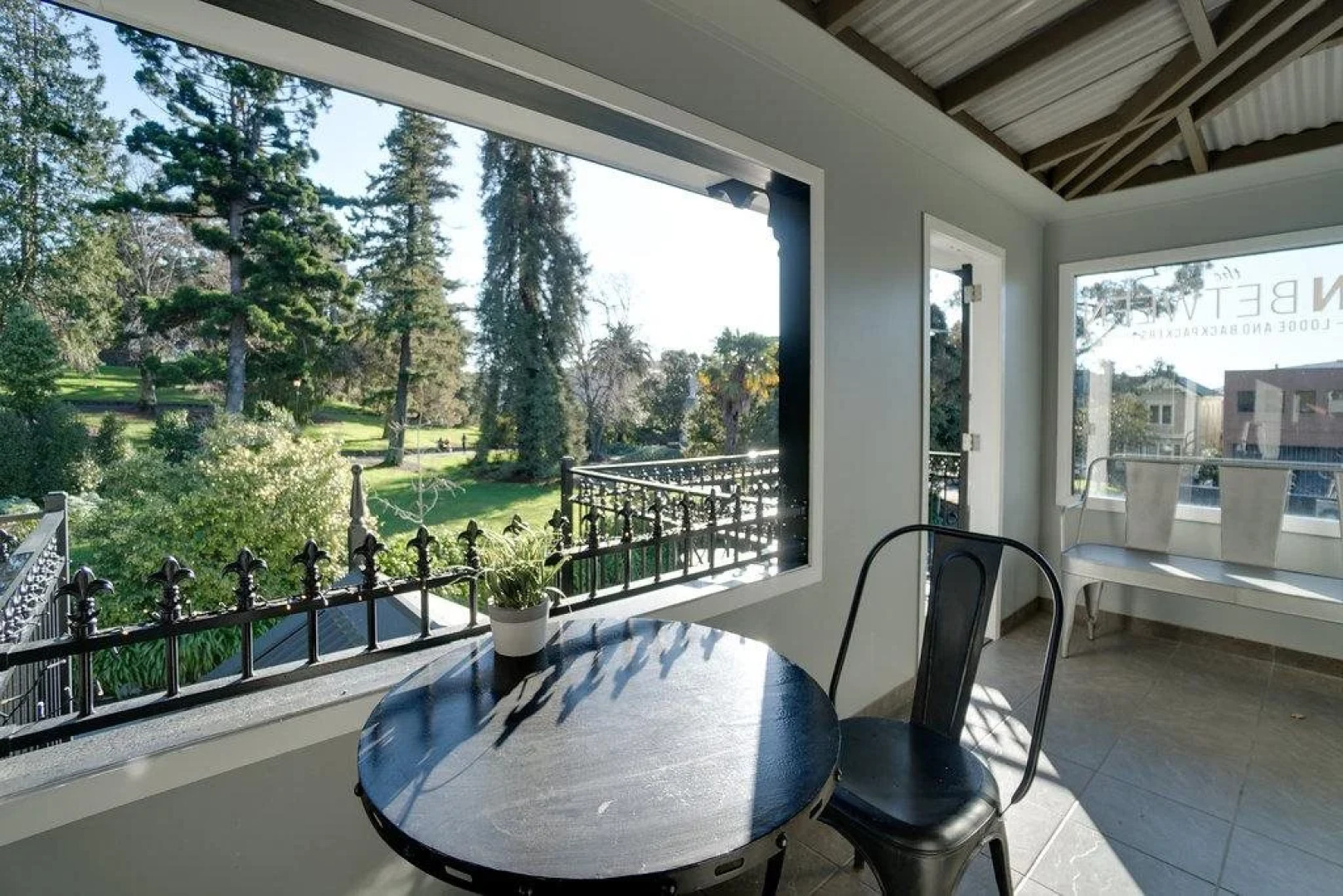 The Innbetween Lodge and Backpackers