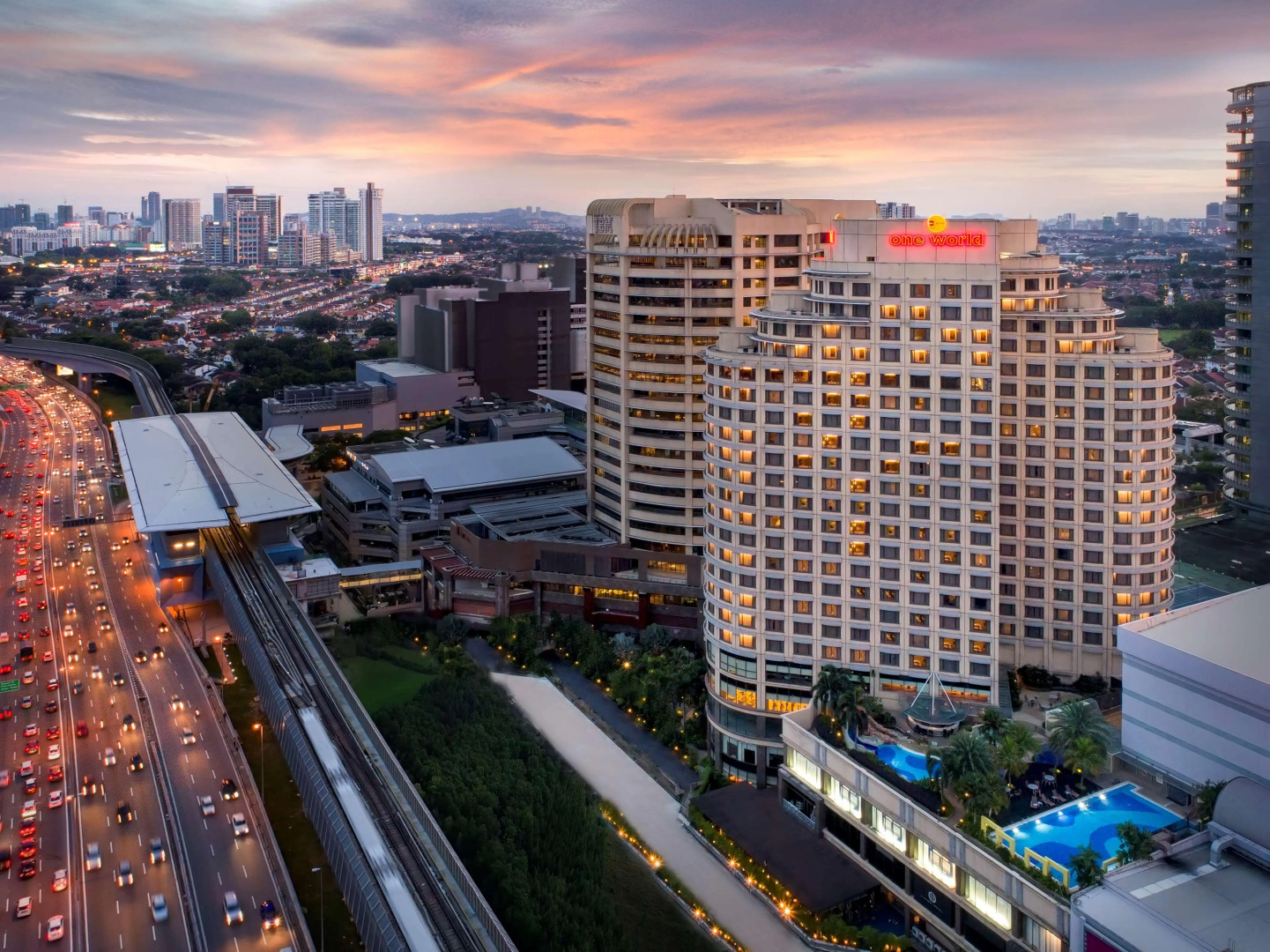 Отель One World