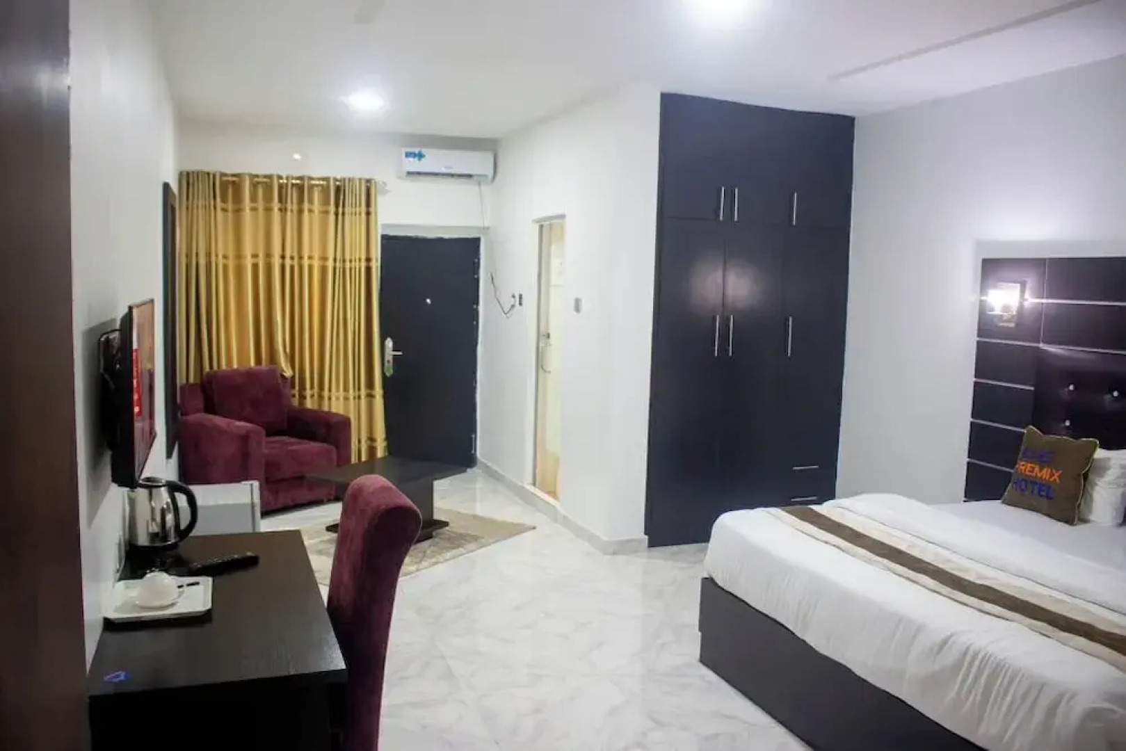 Dolly Hills Hotel
