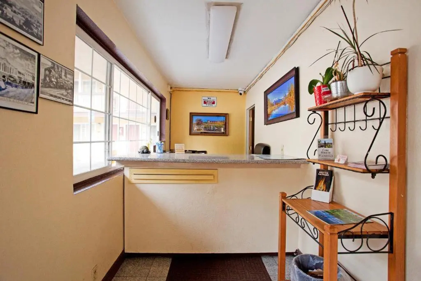 National 9 Inn Placerville