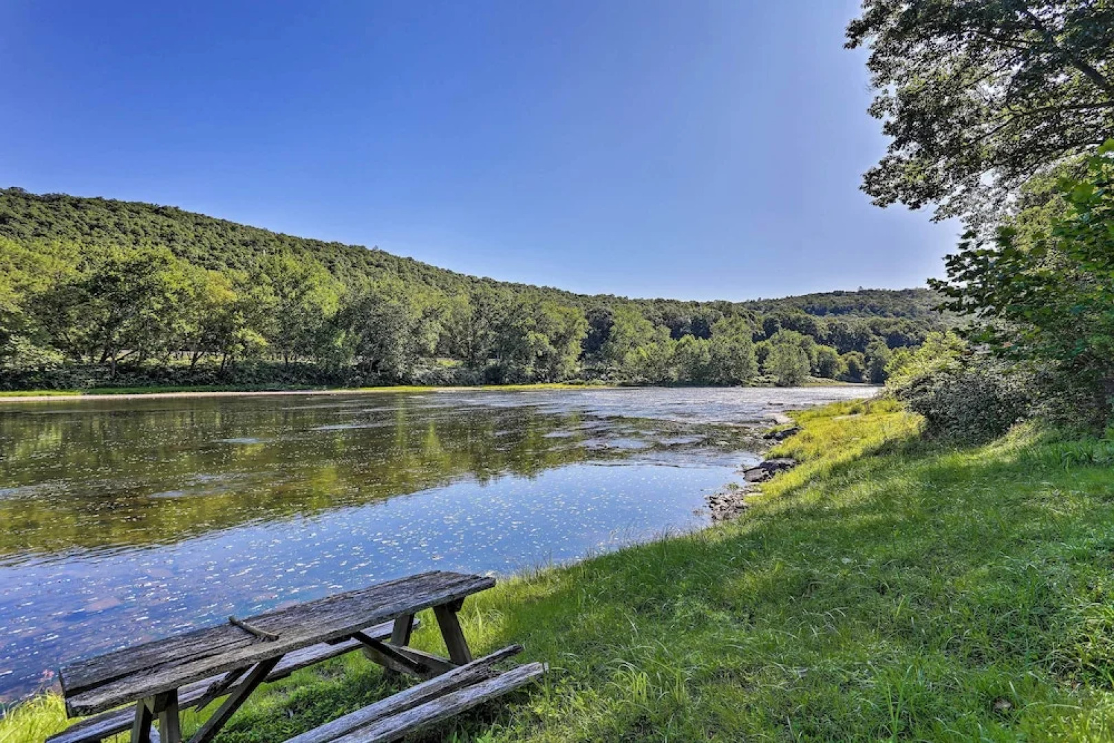 Beach Lake Cabin on Delaware River w/ Sunroom!