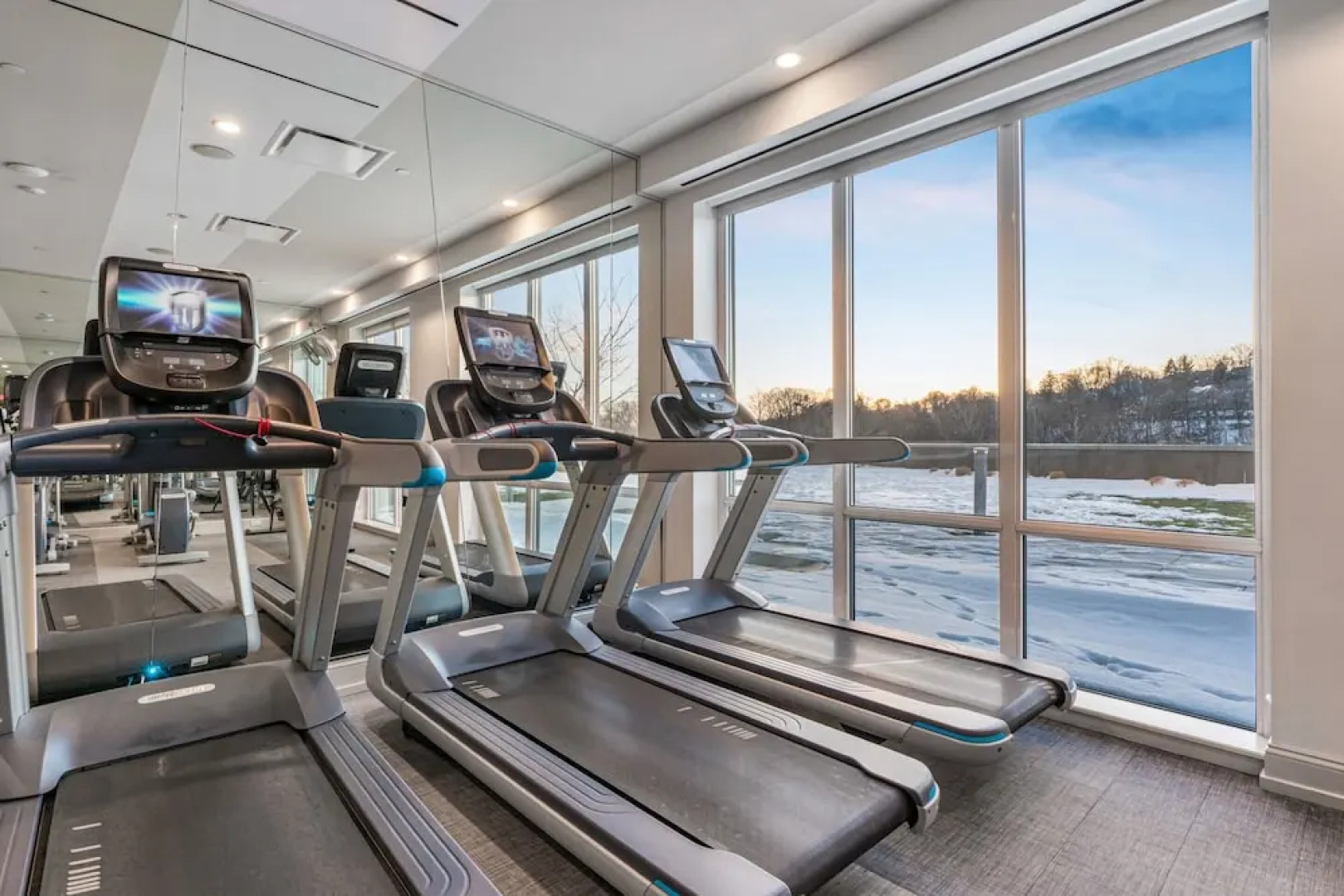 Global Luxury Suites in White Plains