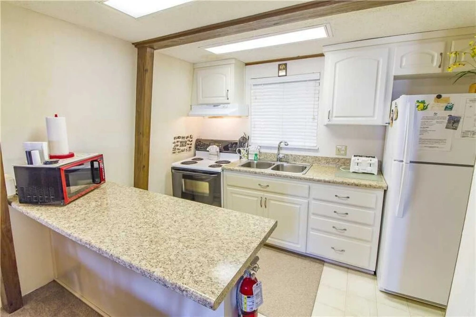 Oasis Beach House, 2 Bedrooms, Sleeps 6, Beach Front, HDTV, WiFi