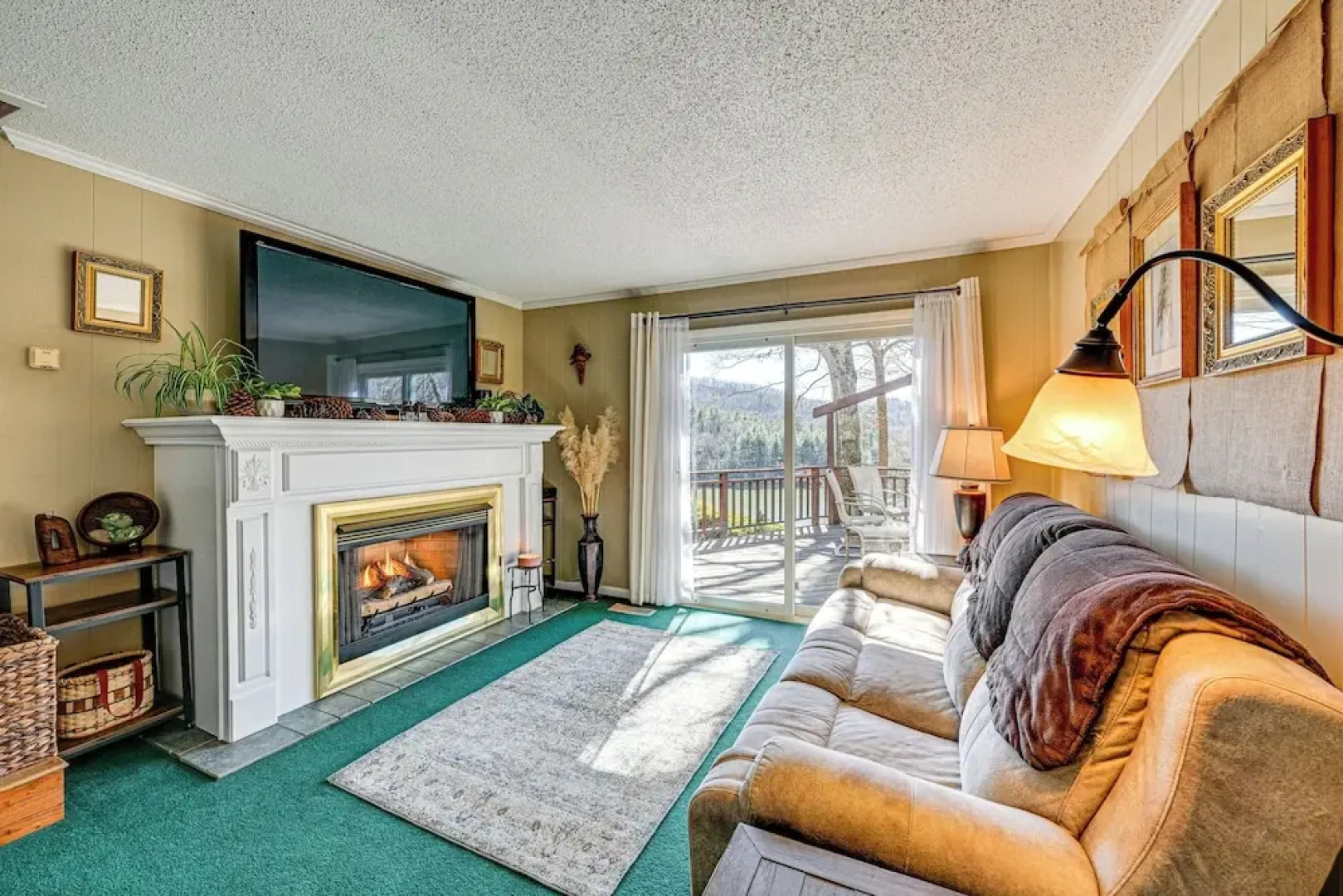 Lakefront Cabin Retreat w/ Dock in Robbinsville!